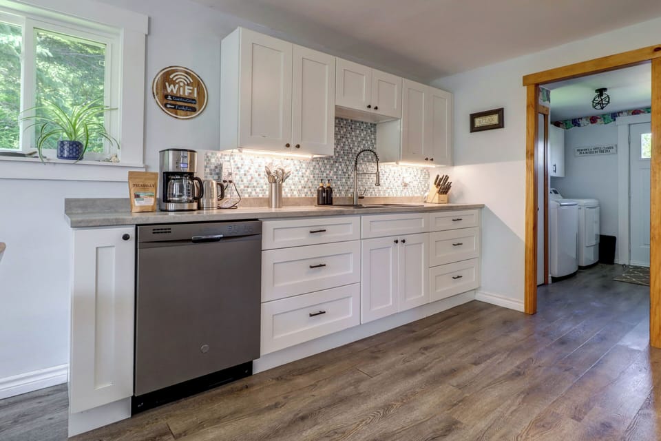 Full kitchen