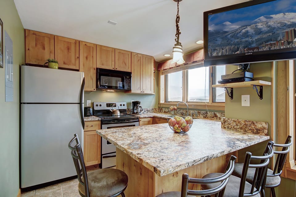 Kitchen, Village at Breckenridge Peak 9 Inn, Liftside 403, Breckenridge Vacation Rental