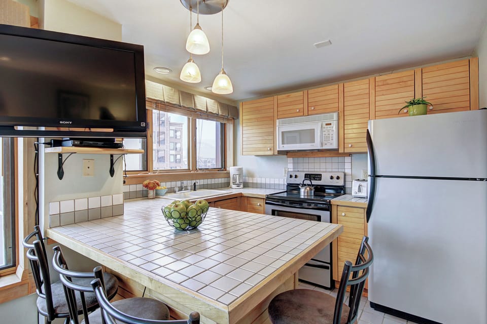 Kitchen, Village at Breckenridge Peak 9 Inn, Liftside 402, Breckenridge Vacation Rental