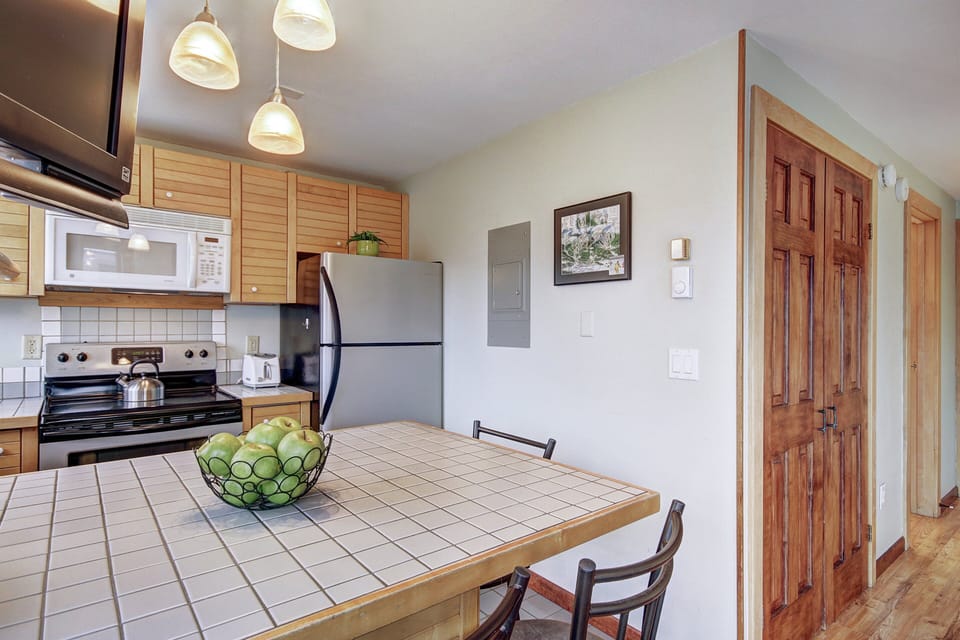 Kitchen, Village at Breckenridge Peak 9 Inn, Liftside 402, Breckenridge Vacation Rental