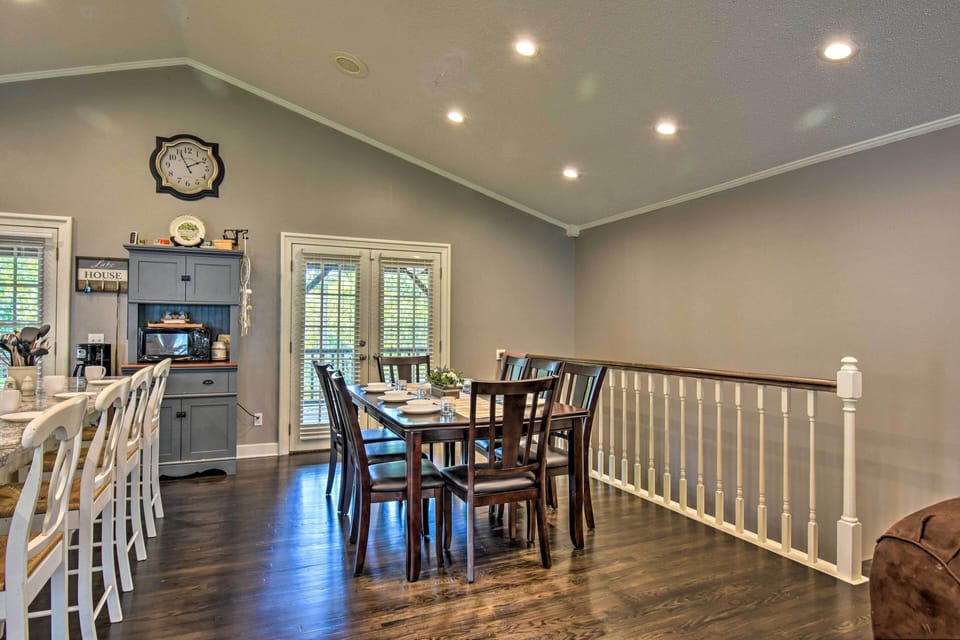 Dining Area | Dishware & Flatware