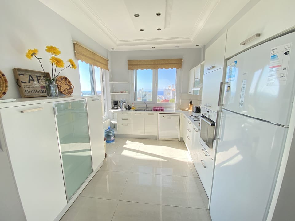 Full kitchen