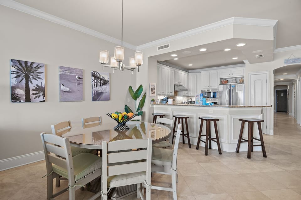 Dinging Room - Seating for 7 around the dining room table with extra bar seats for the kids!