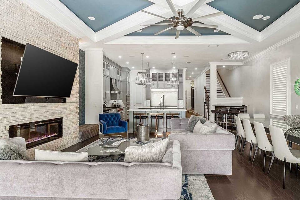 Living Room *Highlight*