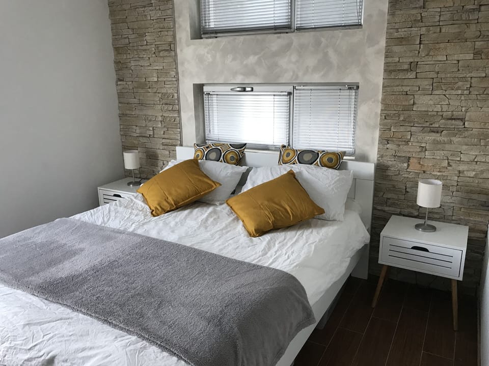 Main bedroom with Kingsize bed
