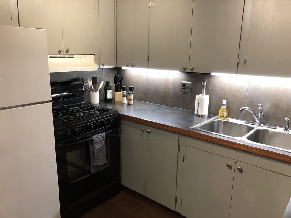 Full size stove / oven and refrigerator are available for use.