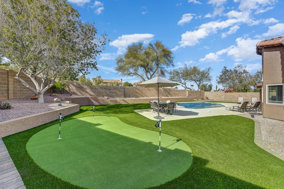 3 hole putting green