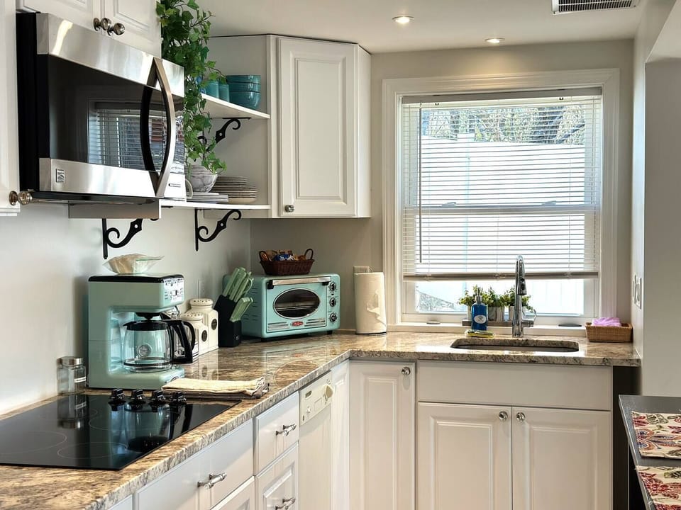 Cooktop, iduction microwave, countertop oven and many cooking appliances available