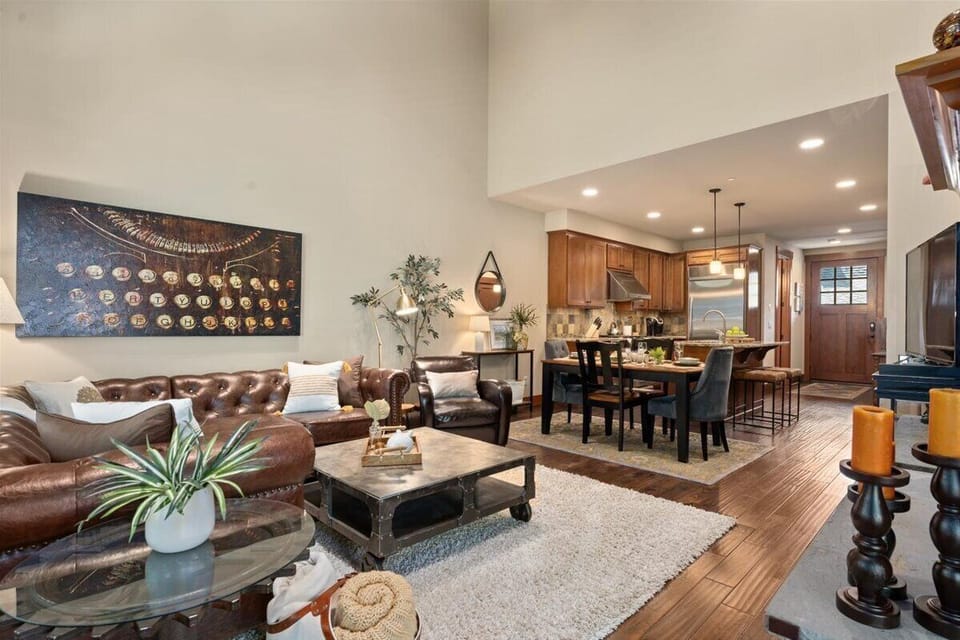 Living room looking into kitchen