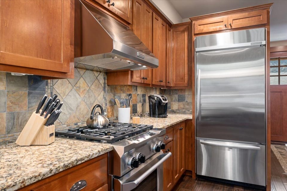 Stainless steel stove with 4 gas burner top and convection oven option 