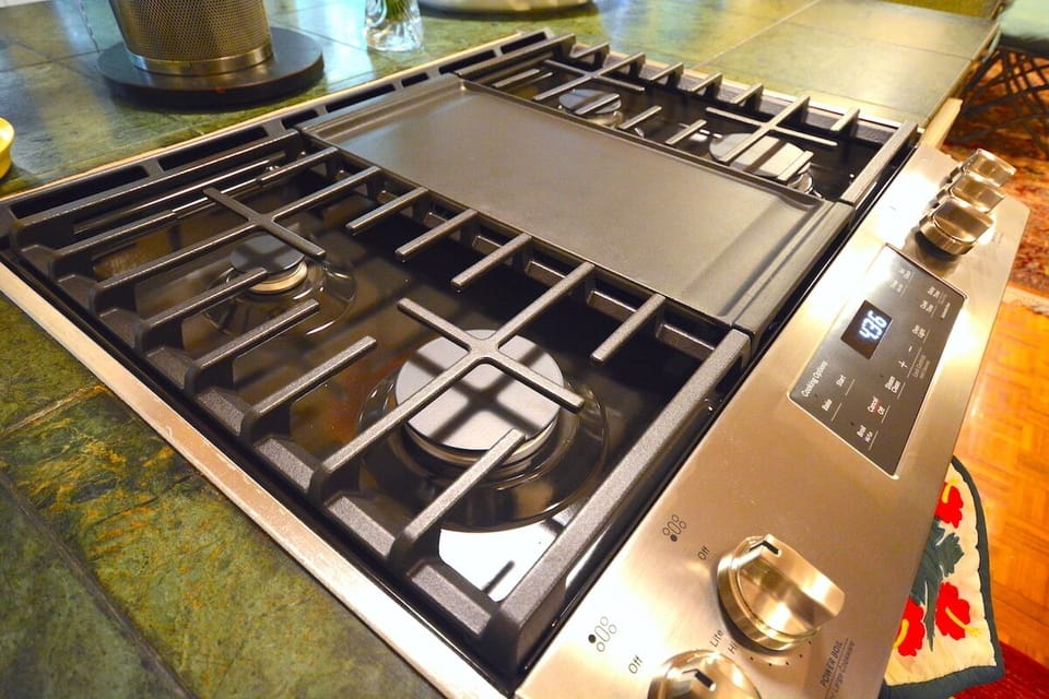 Kitchen - Upgraded top-brand appliances & accessories