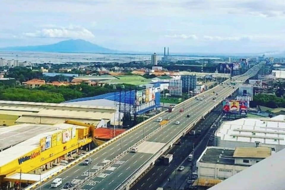 AZURE BEACH VIBE UNIT;25MBPS WIFI ;NETFLIX &EVPAD TV SET Apartment in Paranaque