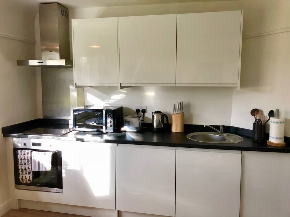 Fully fitted kitchen