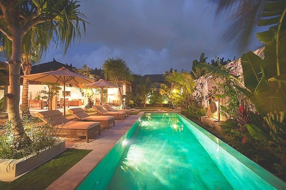 10 meters infinity pool of Villa Dayak