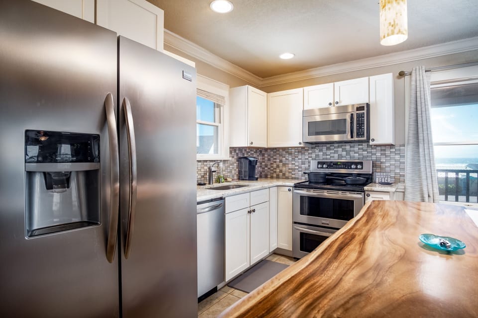 Fully equipped kitchen (Upstairs)