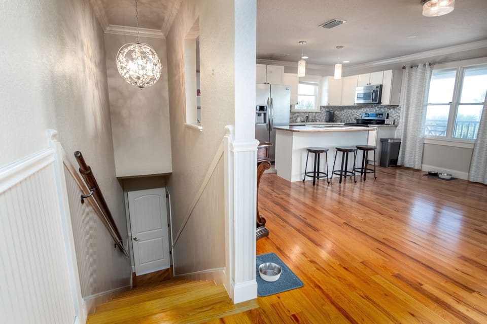Staircase to lower level (Can be locked when spaces are rented separately) 