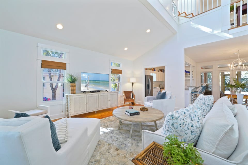 LARGE OPEN LIVING W/NEW LUXURY DESIGNER FURNISHINGS