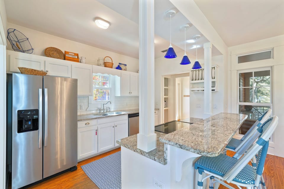BREAKFAST BAR SEATING FOR  2 AT KITCHEN
