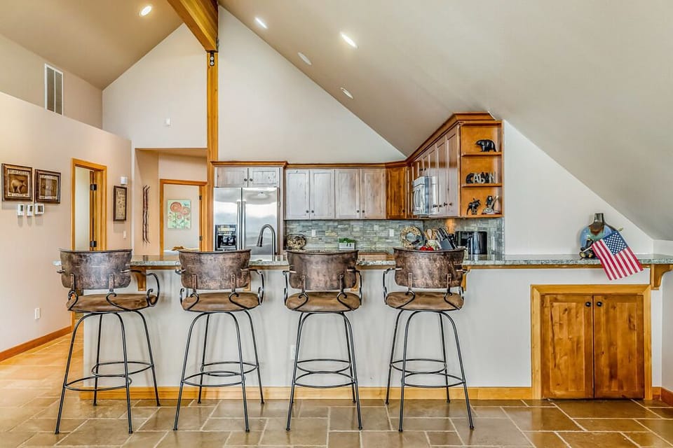 2 Bedroom Guest House - Full Size Kitchen