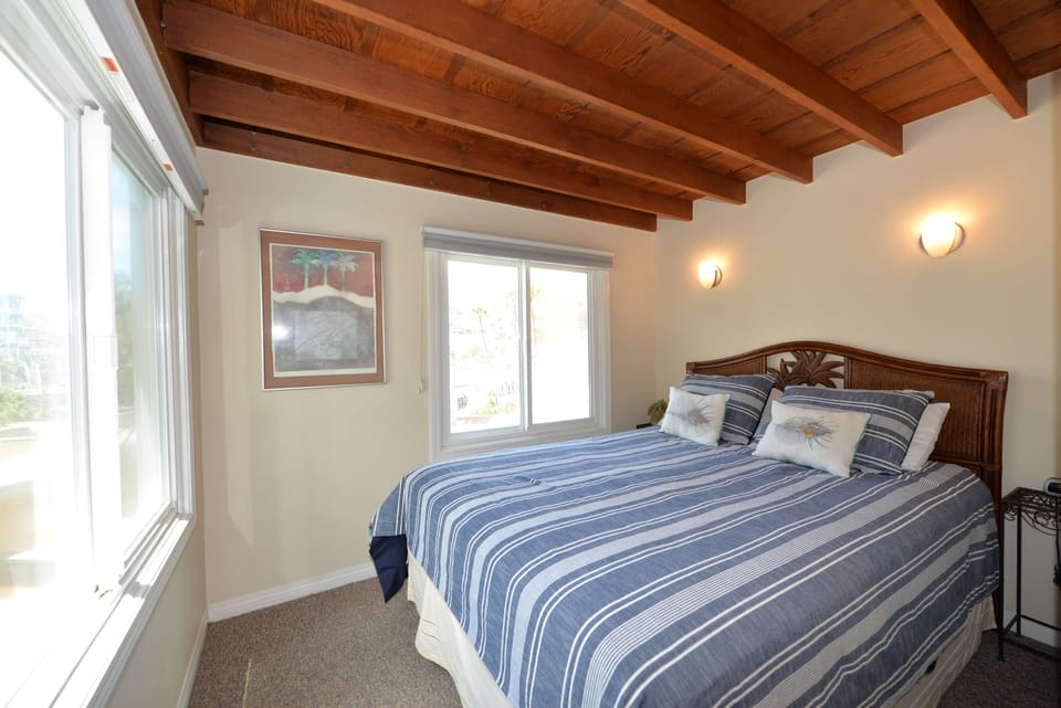 718 Crescent- Avalon Home