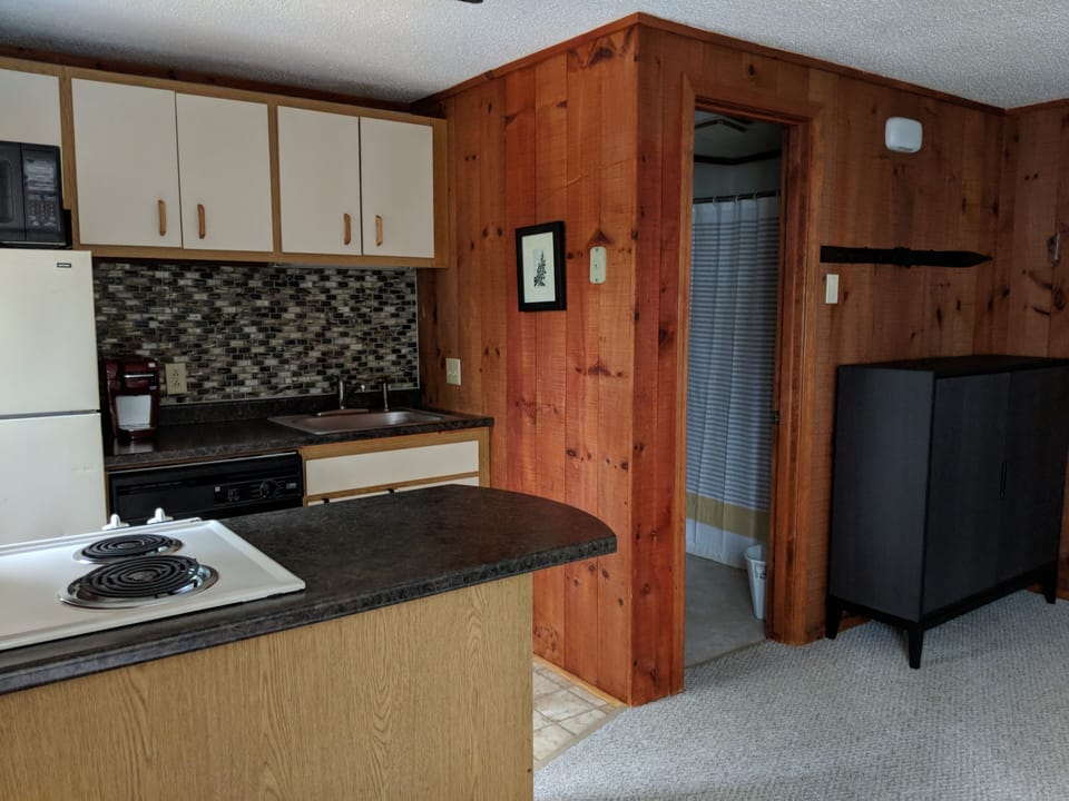 Full bathroom just off living space