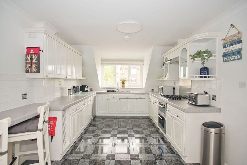 Large kitchen with everything you need
