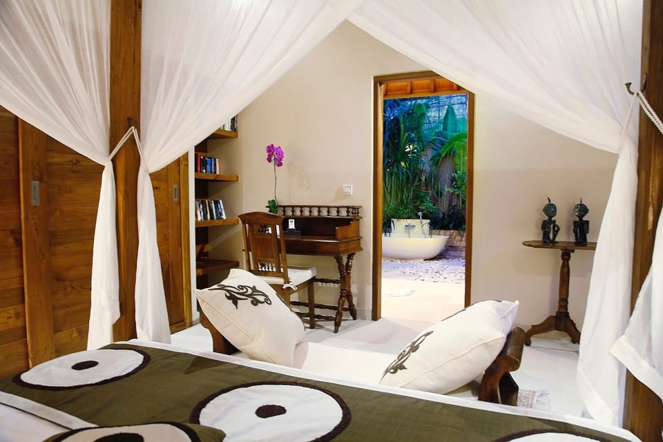 Dayak-Asmat Bedroom connected to the Bathroom.