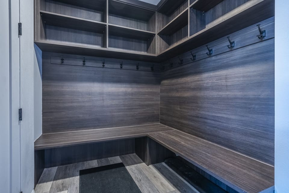 Mudroom - Plenty of room for coats, boots, hats and the like to be stored during your stay.