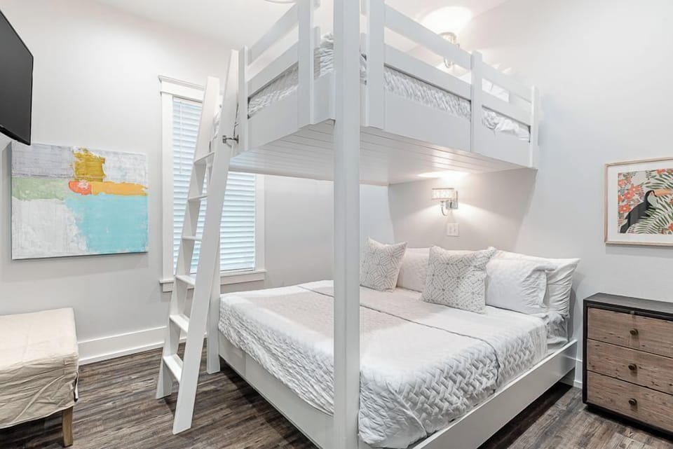 3rd Floor Queen Bunk Room