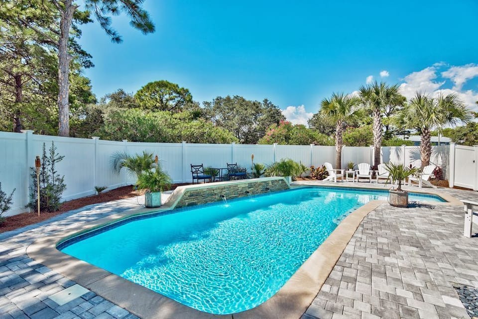 Pool has additional seating ledge