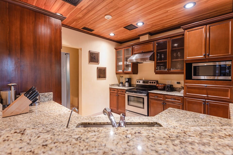 This kitchen has all the tools for a delicious meal! ️