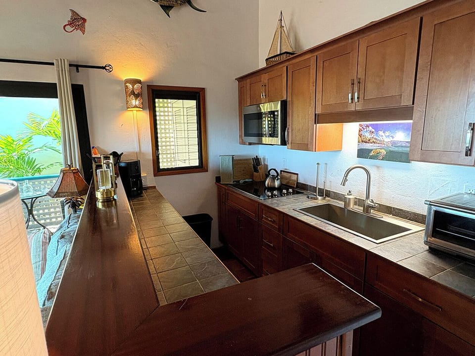 You can easily prepare breakfast, lunch, and dinner in this kitchen