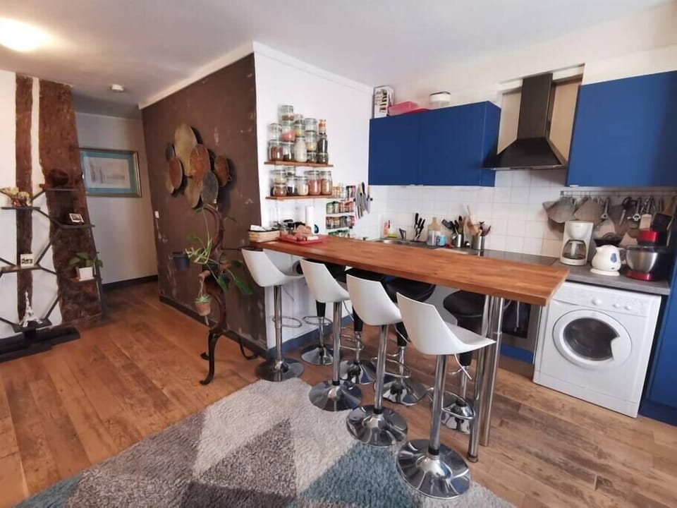 Comfy Living room and fully equipped Kitchen 