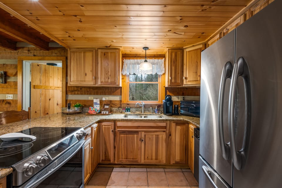 Cooks kitchen with a full size refrigerator & 5 ring stove