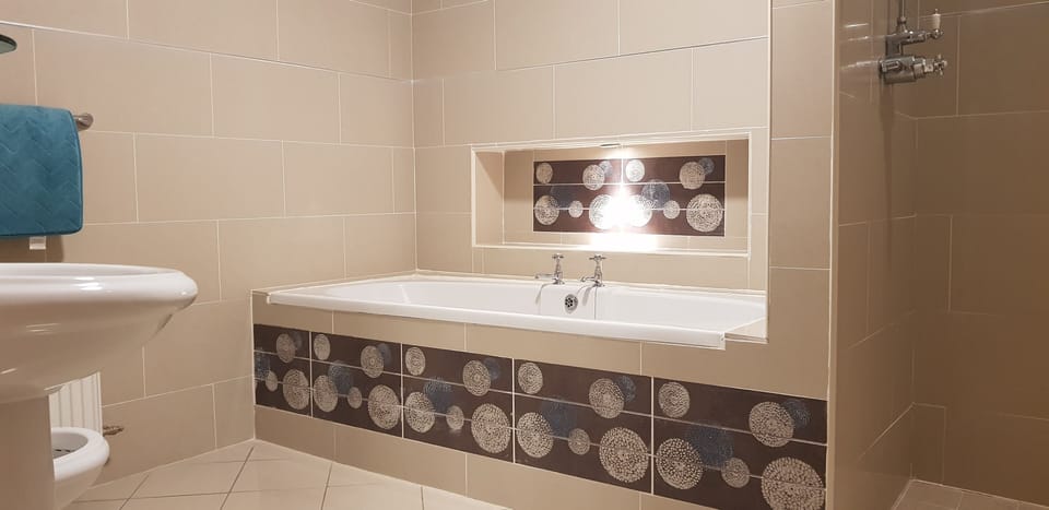 Ethan Suite - Main Bathroom