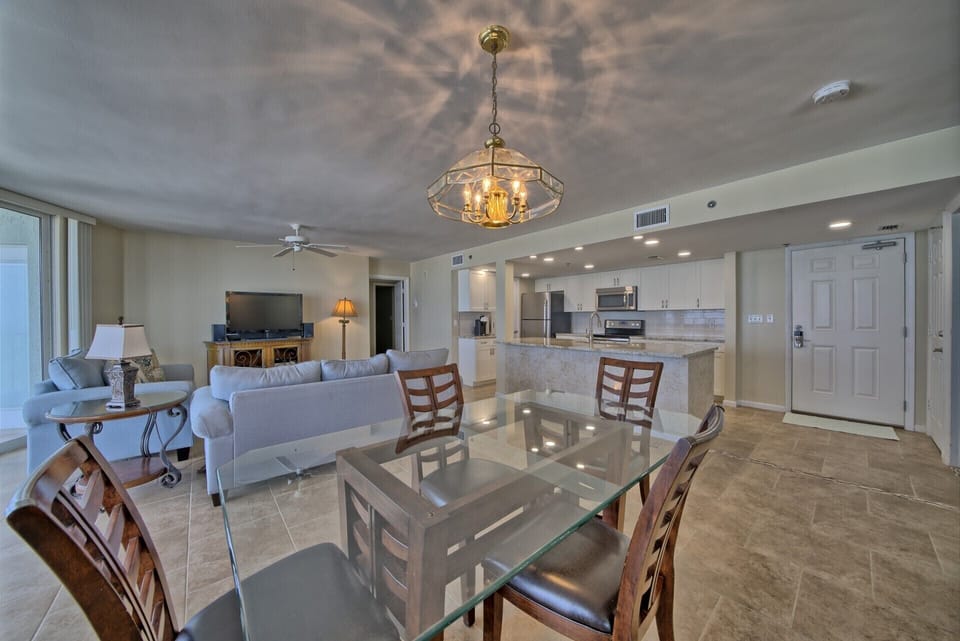 Dining & kitchen open w/bright feel and amazing view. Sleeper sofa ample seating