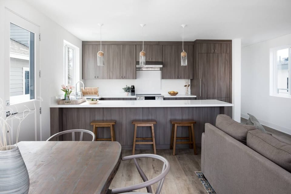 kitchen, dining table, sofa ( sleeper sofa)