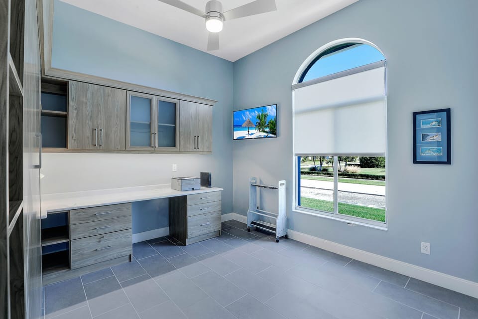 Guest Bedroom /Office with Murphy Bed