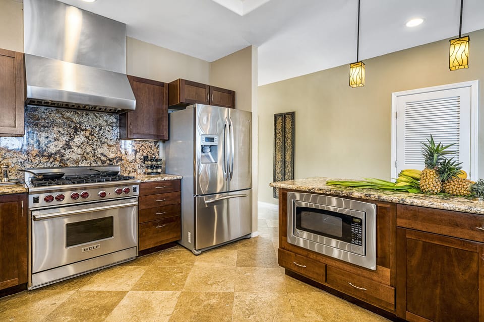 Create culinary magic with the Wolf gas range and oversized island—every meal is a moment.