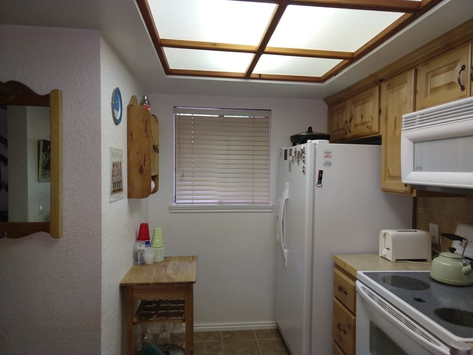 Full-size kitchen.