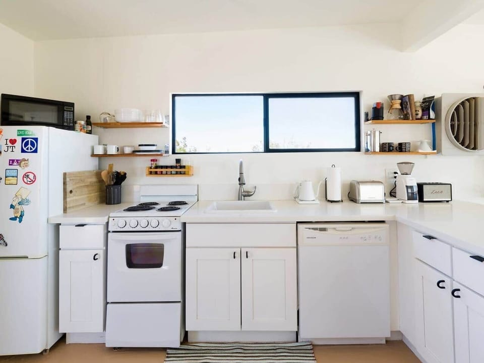 Small but mighty kitchen with oven and dishwasher. Coffee equipment recently upgraded with a new Fellow Kettle, hario scale, and a new grinder to make sure you can make a great pour over or French press  coffee. We supply local Joshua Tree Coffee.