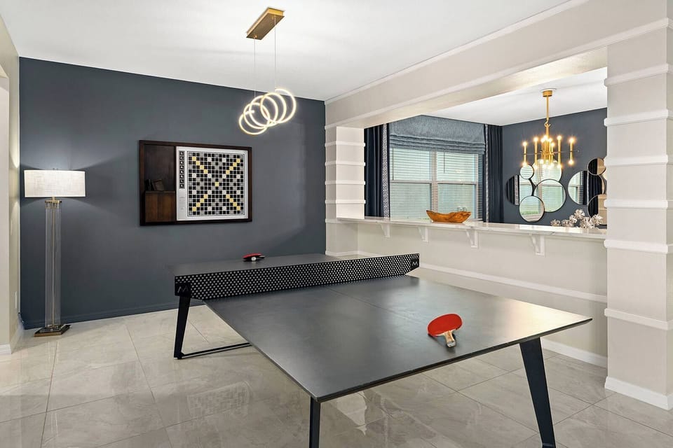 Living Room w/ Ping Pong Table *Highlight*