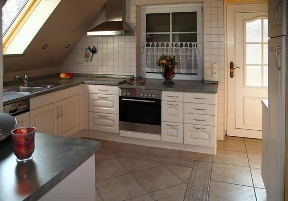Kitchen area. Picture 6