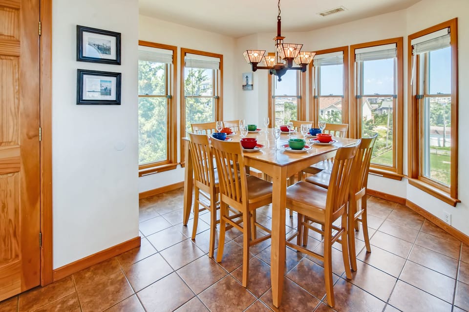 From casual breakfasts to festive dinners, the dining table seats 8, setting the stage for shared vacation moments.