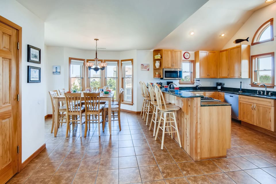 The dining are is conveniently located next to the kitchen, making it all too easy to go back for seconds!