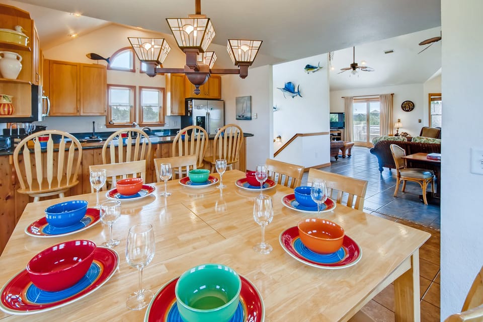 There's additional seating for 4 at the adjacent breakfast bar so everyone can dine together.