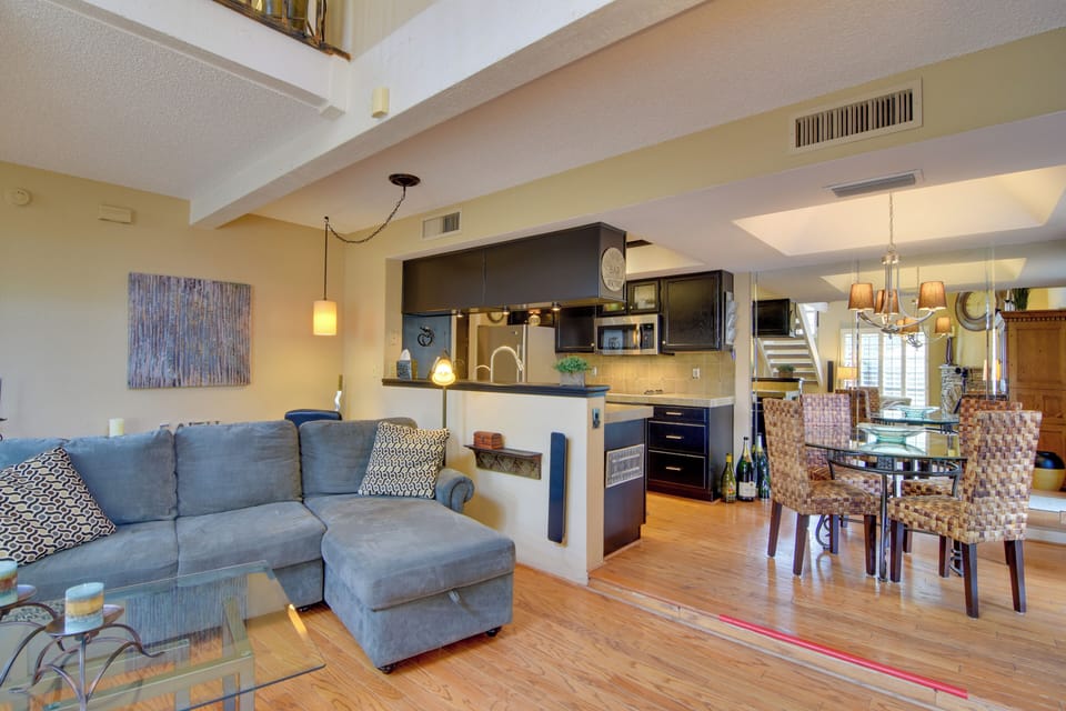 Living Room | Sleeper Sofa | Free WiFi | Smart TV | Central A/C & Heat