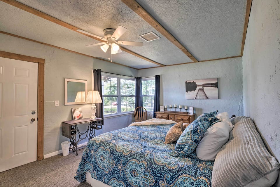 Bedroom 1 | King Bed | Linens Provided
