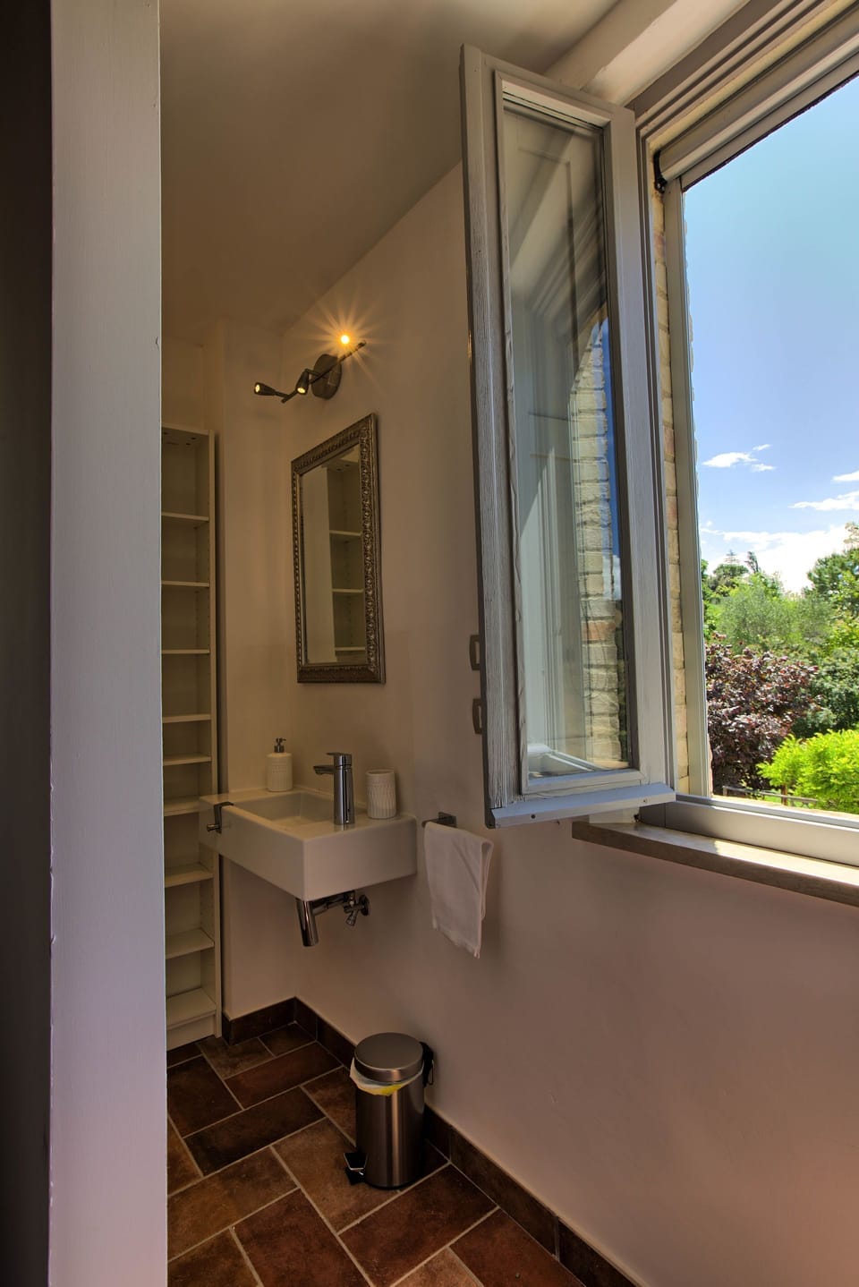 Property, Room, House, Building, Bathroom, Interior Design, Home, Floor, Architecture, Real Estate