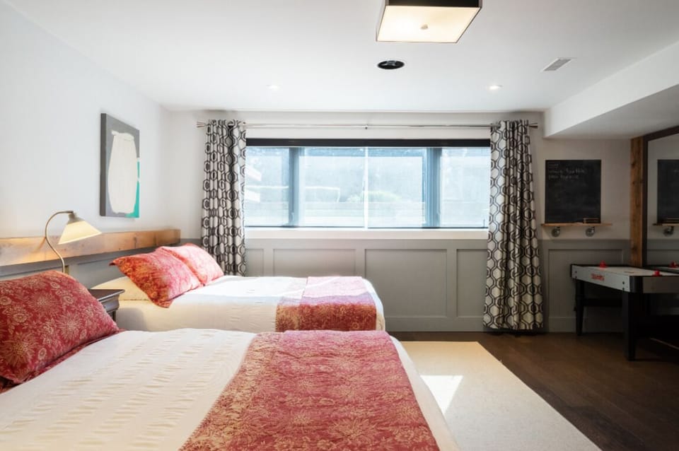 2 Medium firm Queen beds with soft pillows, plush duvets and black out blinds. 